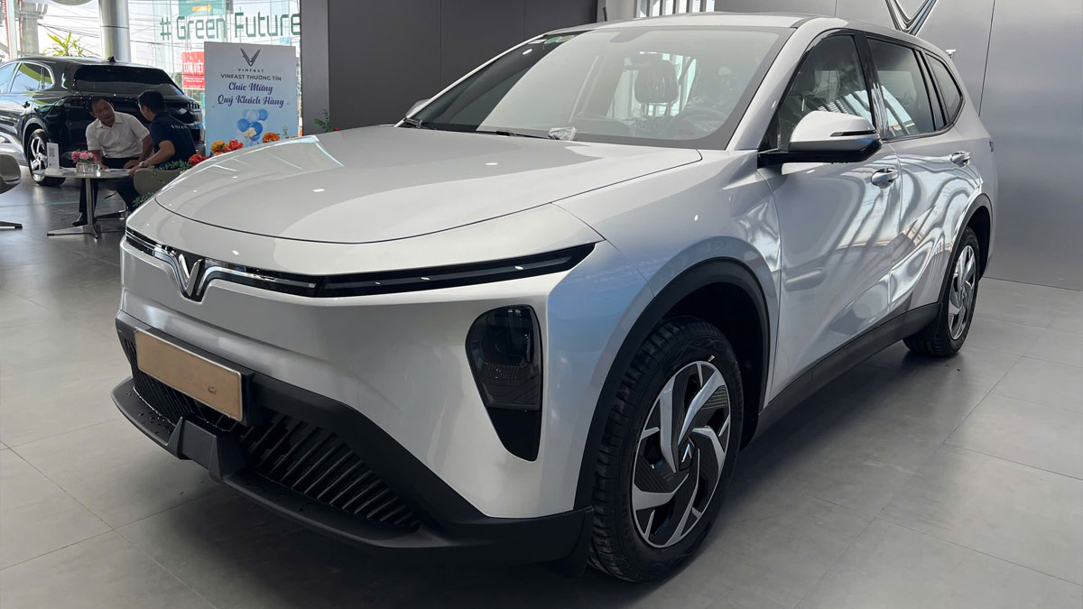 VinFast Limo Green - Ảnh 12